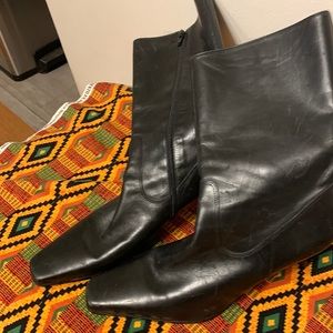 Woman’s mid calf heeled boots,size 10M gently used
